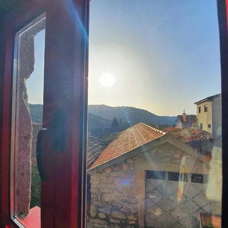 Janelas Da Cabreira Campos (Vieira do Minho, Braga)