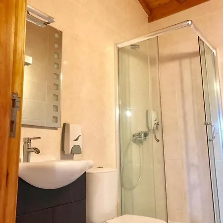 Janelas Da Cabreira Campos (Vieira do Minho, Braga)